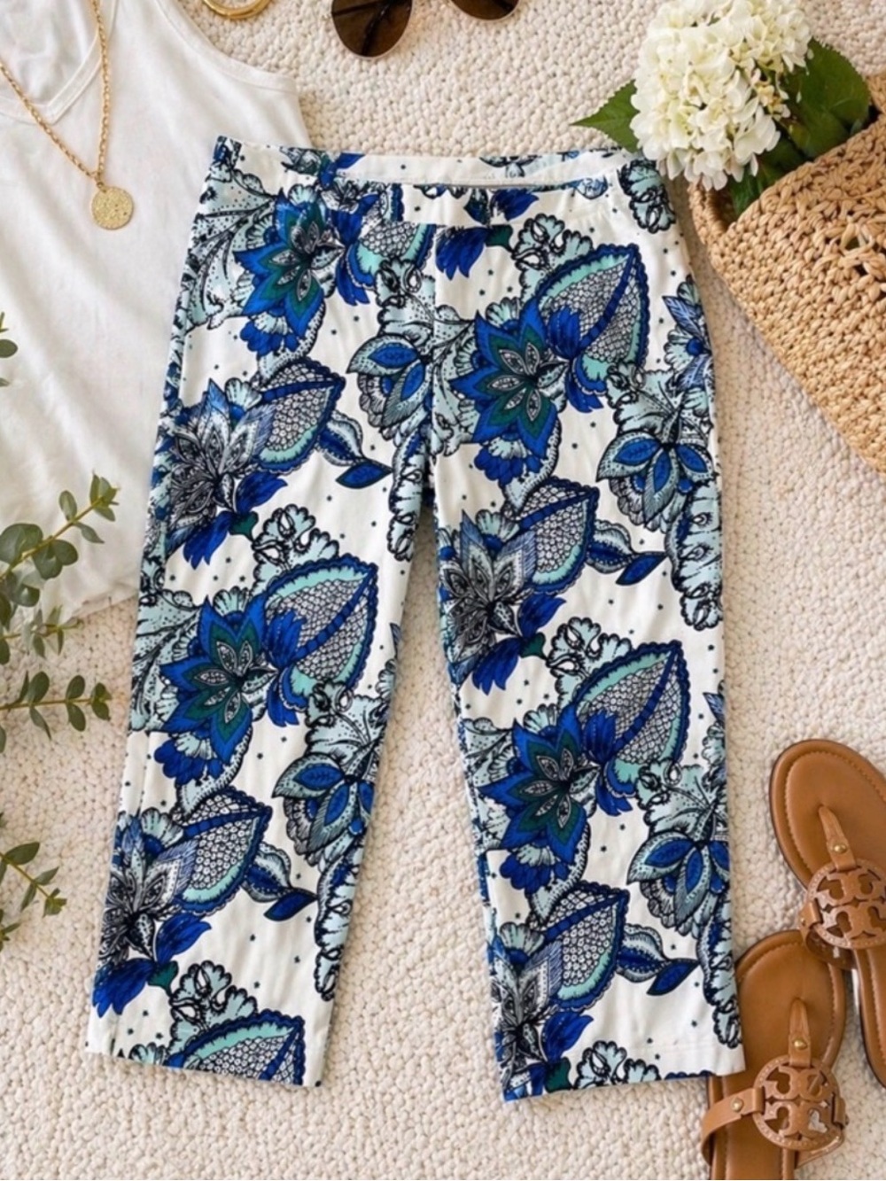 Ann Taylor Curvy Petite Capri Pants 6P Blue White Floral Print Stretch Cotton - Picture 9 of 9